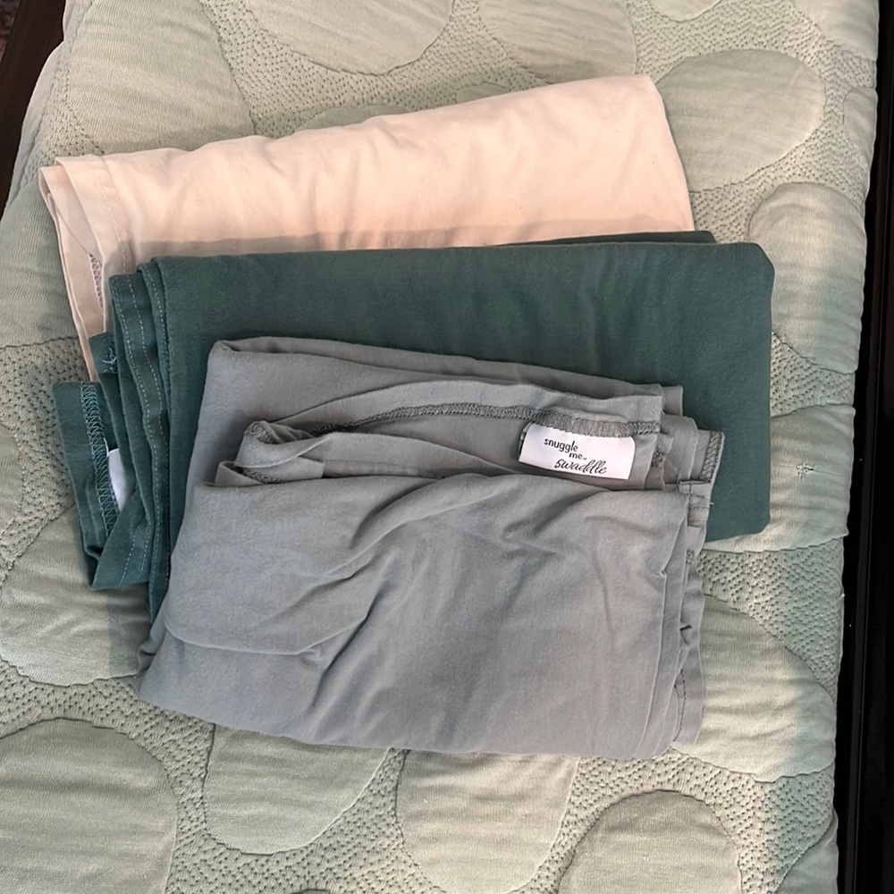 SOLD ON MECARI Snuggle Me Organic swaddles